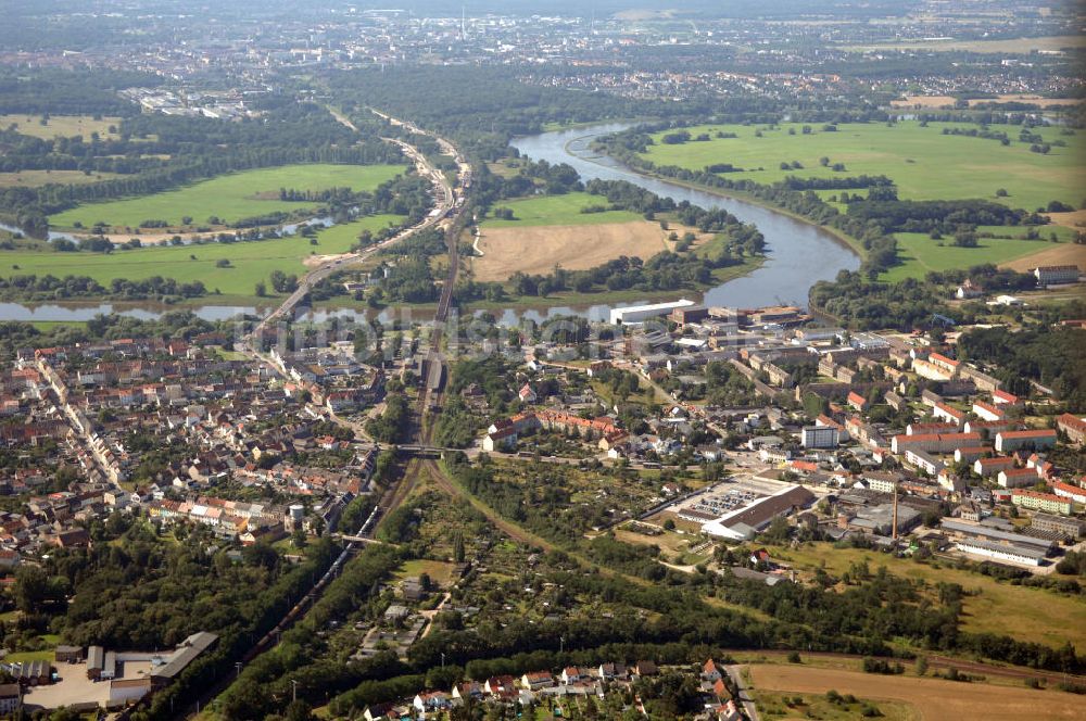 Luftaufnahme Dessau-Roßlau - Elbebrücke Roßlau / Streckenabschnitt Albrechtstraße der B184