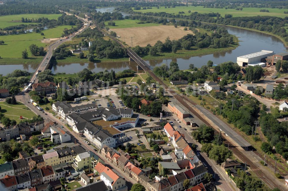 27.07.2009 aus der Vogelperspektive: Elbebrücke Roßlau / Streckenabschnitt Albrechtstraße der B184