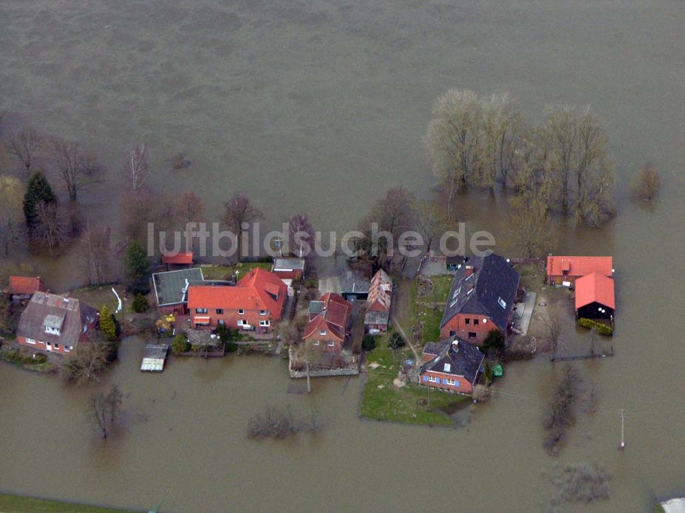 Lauenburg aus der Vogelperspektive: Elbhochwasser in Lauenburg / Schleswig-Holstein