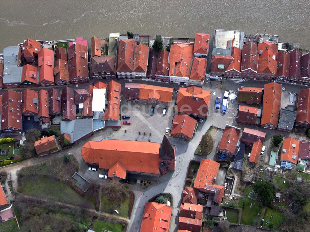 Lauenburg aus der Vogelperspektive: Elbhochwasser in Lauenburg / Schleswig-Holstein