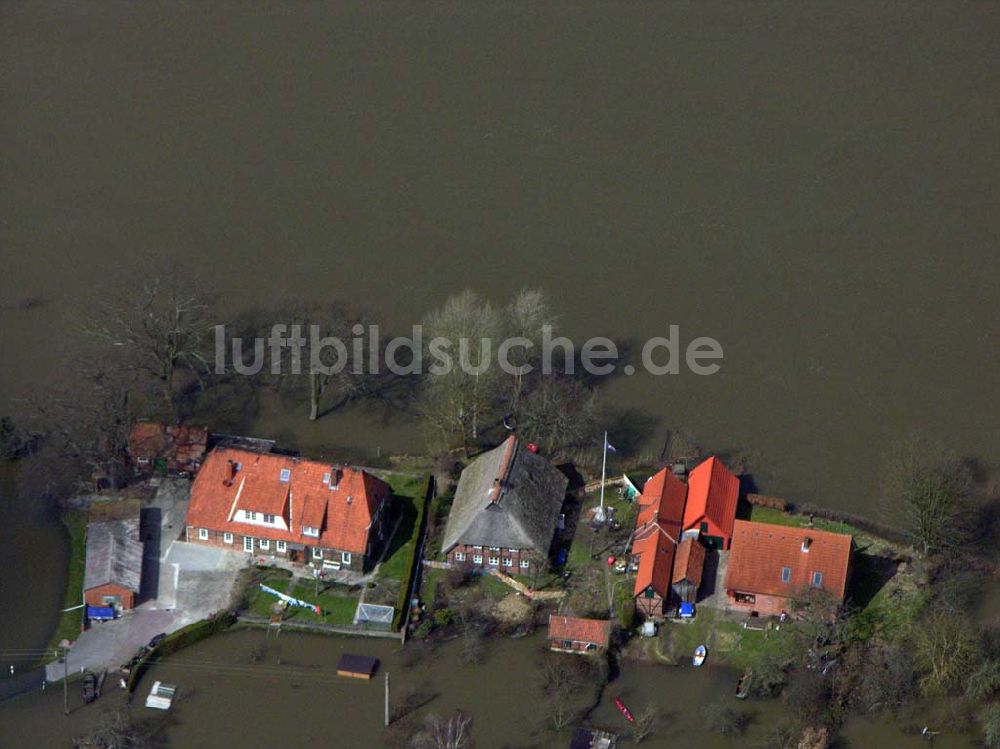 Lauenburg aus der Vogelperspektive: Elbhochwasser in Lauenburg / Schleswig-Holstein