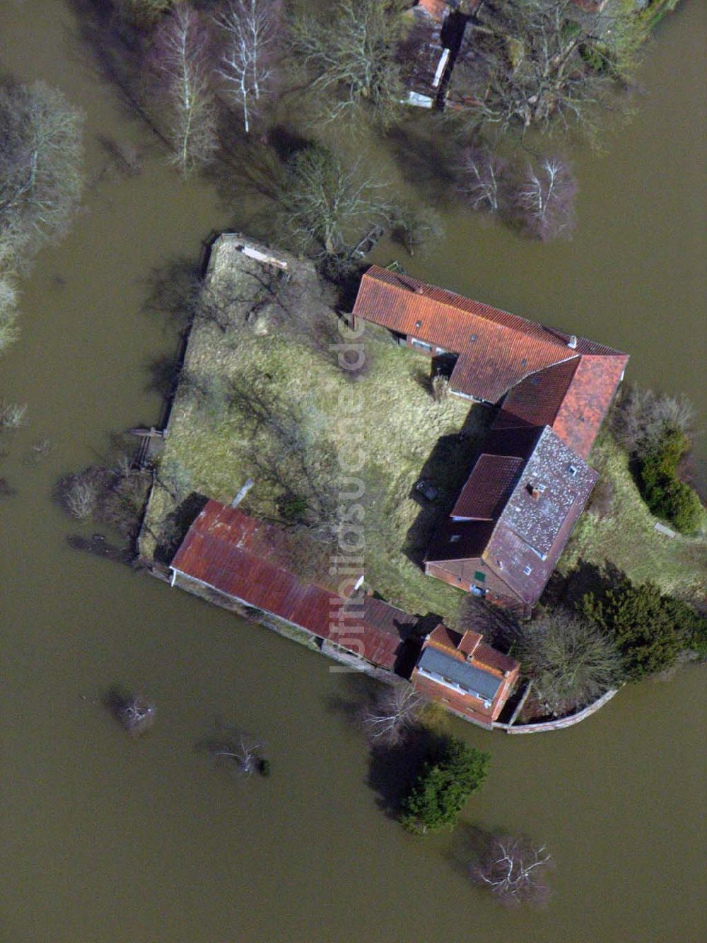 Lauenburg aus der Vogelperspektive: Elbhochwasser in Lauenburg / Schleswig-Holstein