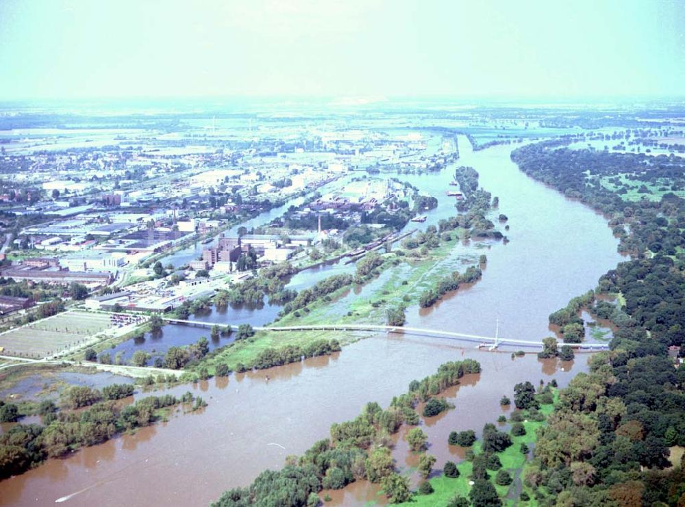 Luftaufnahme Magdeburg - 16.08.2002 Elbhochwasser in Magdeburg