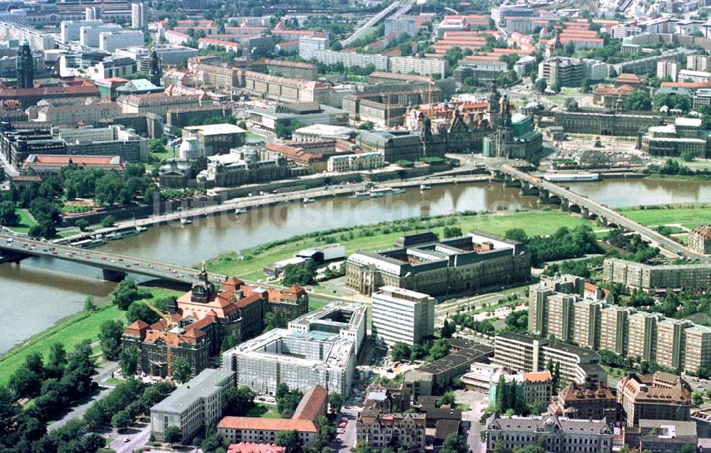 Luftaufnahme Dresden - Elbverlauf an der Dresdner Altstadt.