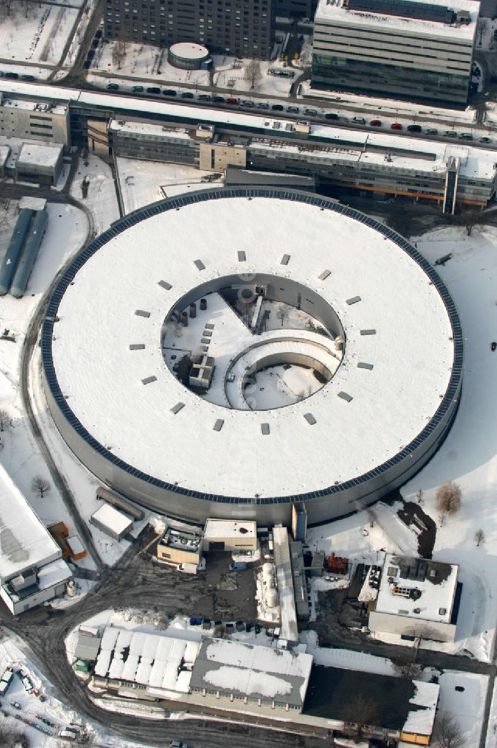 Luftbild Berlin - Elektronen- Speicherring BESSY in Berlin-Adlershof im Winter