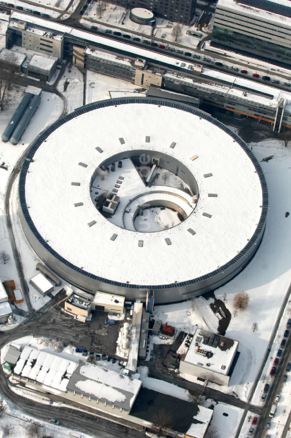 Luftaufnahme Berlin - Elektronen- Speicherring BESSY in Berlin-Adlershof im Winter