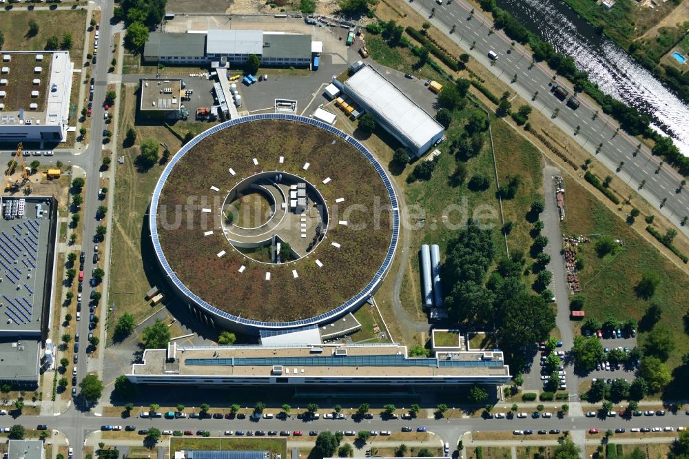 Berlin aus der Vogelperspektive: Elektronen- Speicherring BESSY - Synchrotronstrahlungsquelle der dritten Generation in Berlin - Adlershof