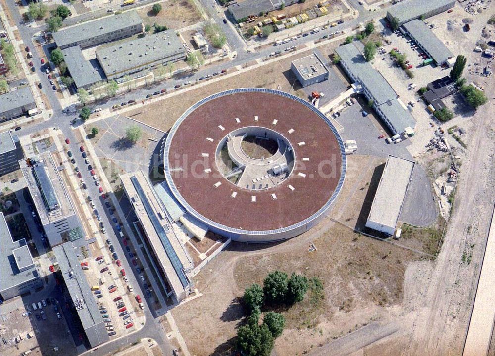 Berlin - Adlershof aus der Vogelperspektive: Elektronenspeicherring BESSY 2 in Berlin-Adlershof.