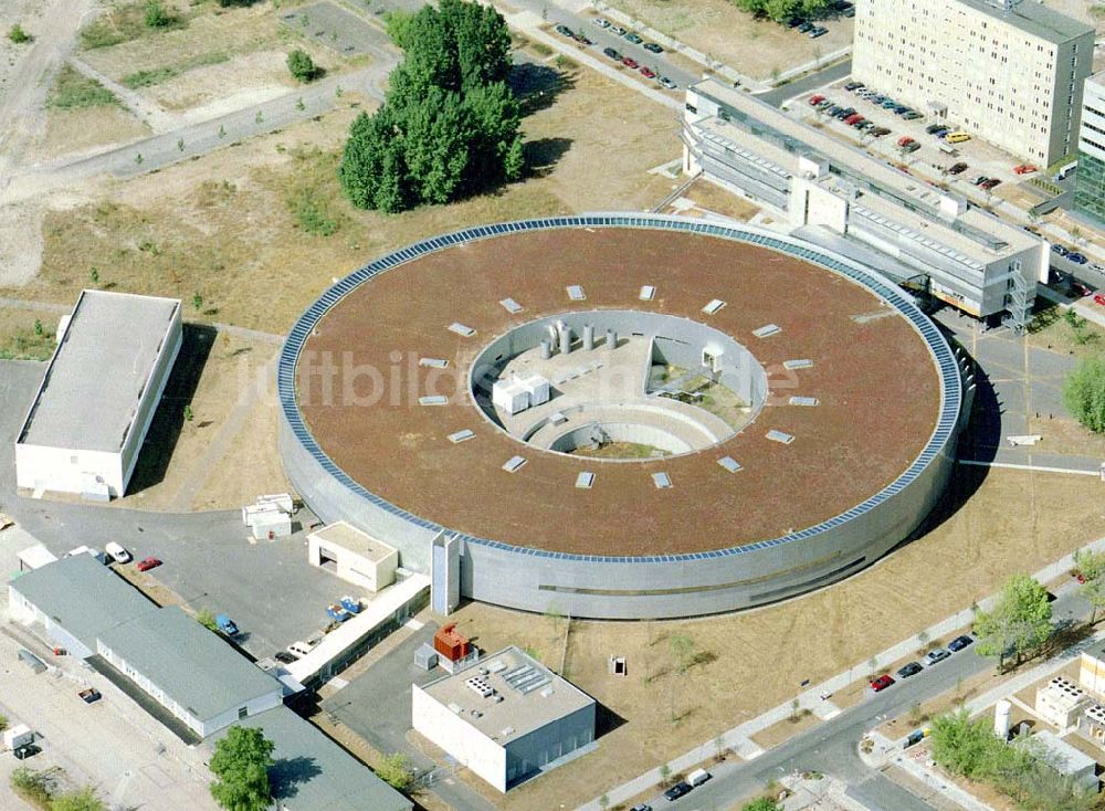 Berlin - Adlershof aus der Vogelperspektive: Elektronenspeicherring BESSY 2 in Berlin-Adlershof.