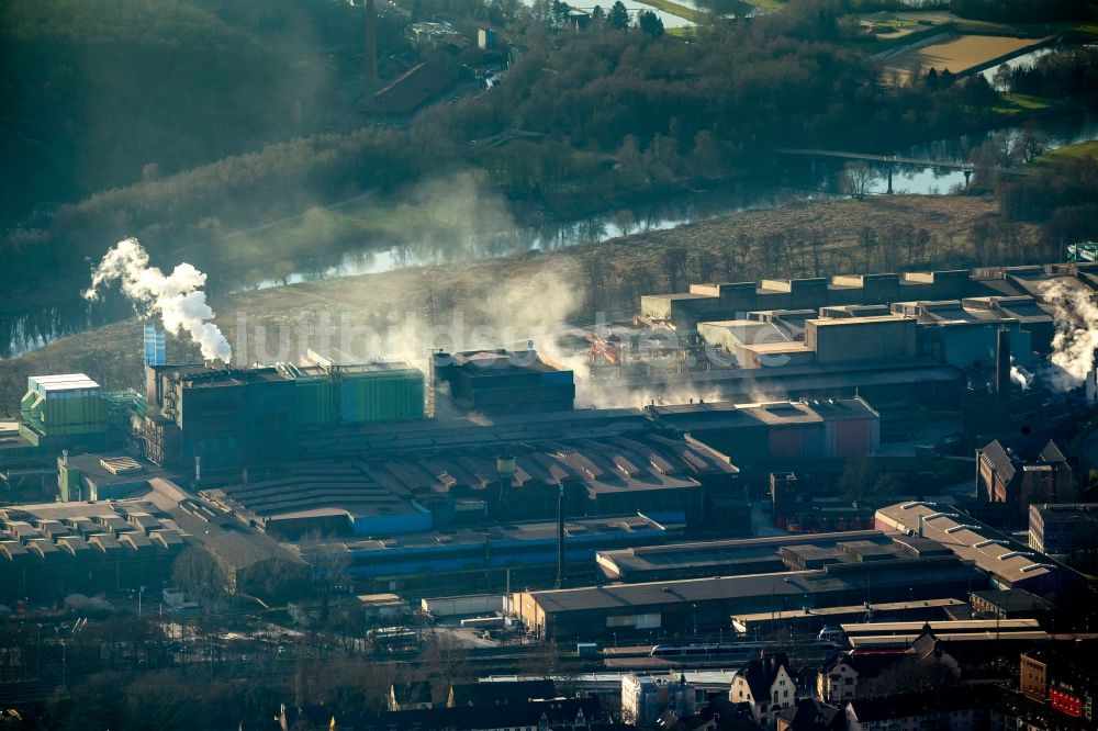 Witten von oben - Emission des Deutschen Edelstahlwerk an den Ruhrauen in Witten im Ruhrgebiet im Bundesland Nordrhein-Westfalen NRW