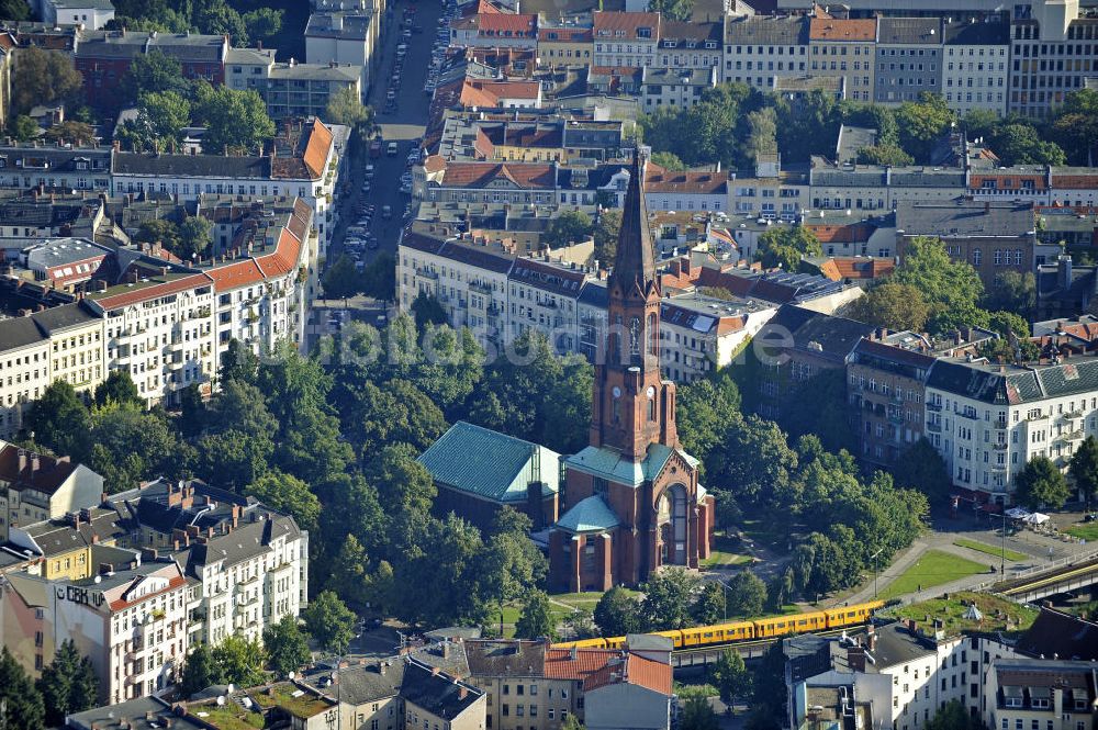 Luftbild Berlin - Emmauskirche in Berlin- Kreuzberg