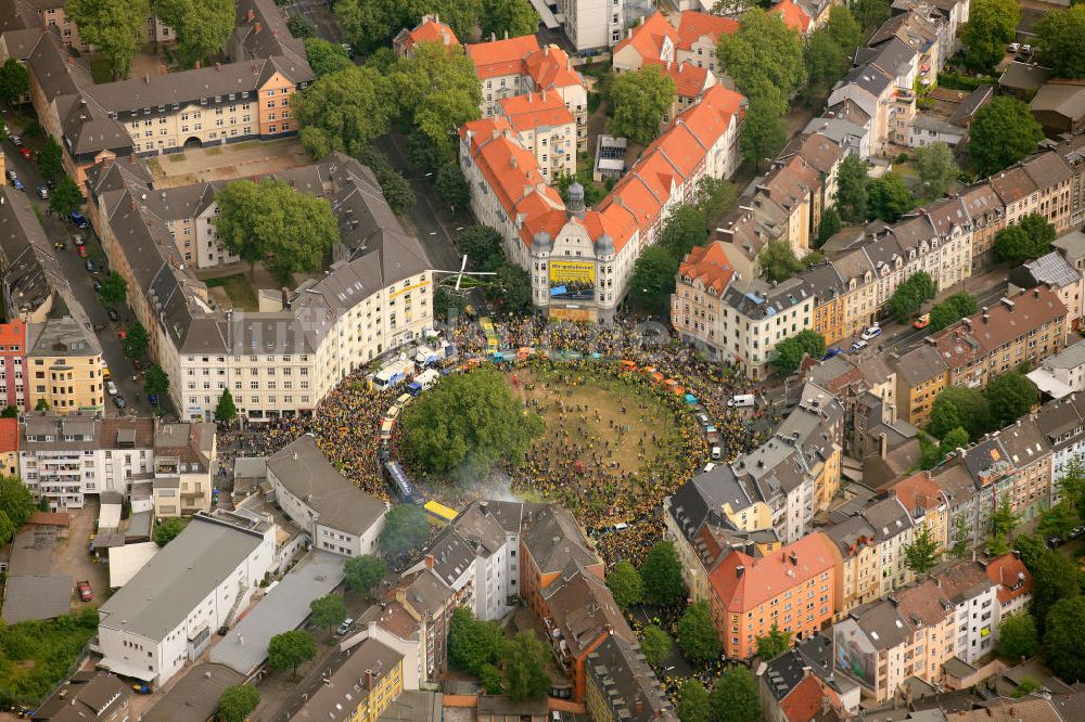 Luftbild Dortmund - Empfang / Meisterschaftsfeier für die Fußball- Mannschaft von Borussia Dortmund mit einem Autokorso in der Dortmunder Innenstadt