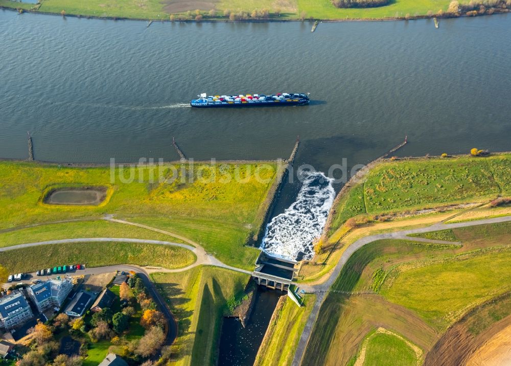 Luftbild Dinslaken - Emscher Mündung in den Rhein bei Dinslaken im Bundesland Nordrhein-Westfalen