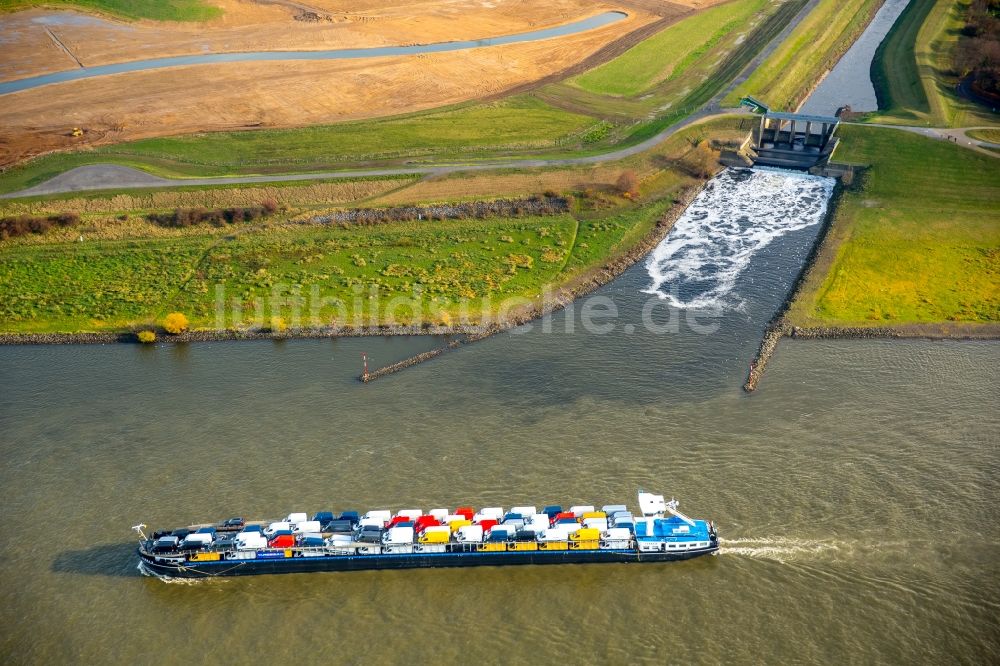 Luftaufnahme Dinslaken - Emscher Mündung in den Rhein bei Dinslaken im Bundesland Nordrhein-Westfalen