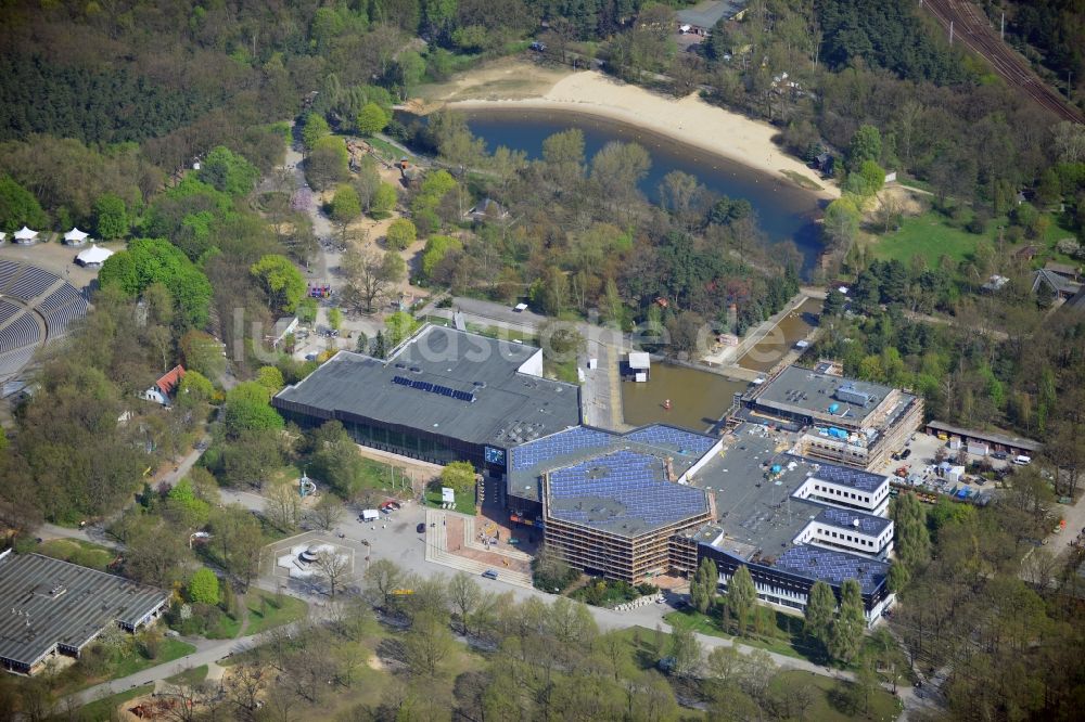 Berlin von oben - Energetische Sanierung des FEZ Freizeit- und Erholungszentrums in der Wuhlheide im Bezirk Köpenick in Berlin