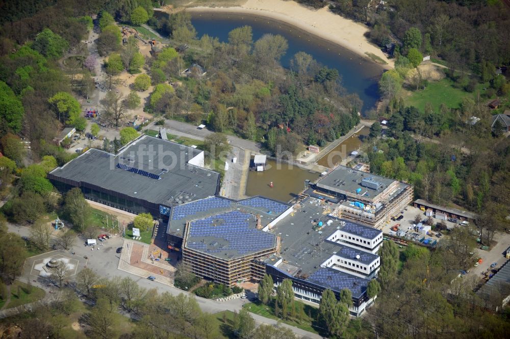 Berlin aus der Vogelperspektive: Energetische Sanierung des FEZ Freizeit- und Erholungszentrums in der Wuhlheide im Bezirk Köpenick in Berlin