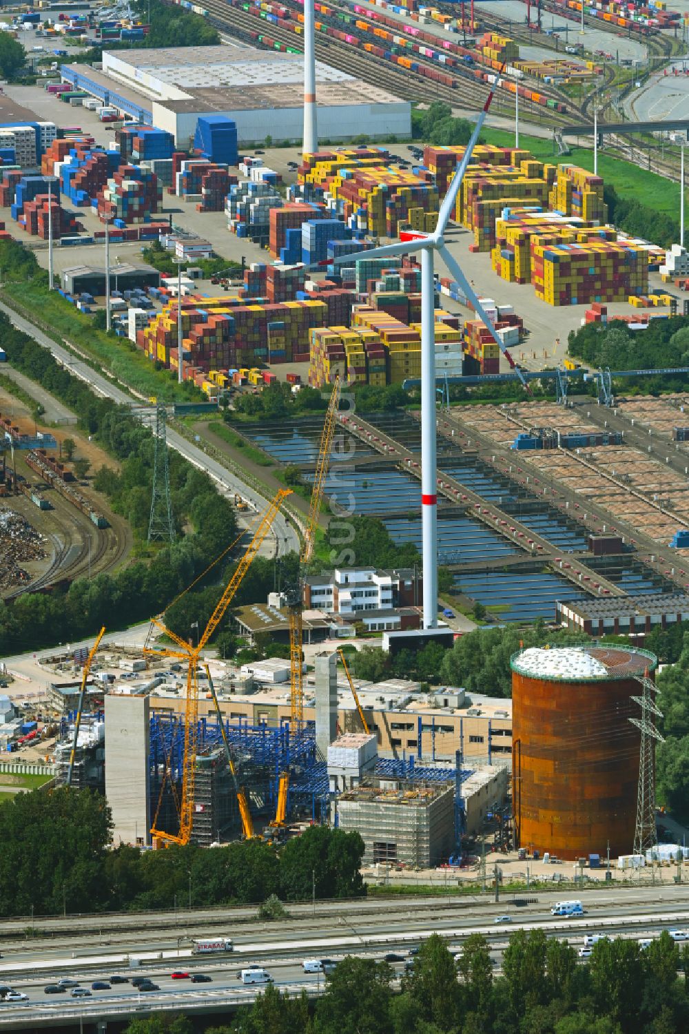 Hamburg aus der Vogelperspektive: Energie- und Wärmespeicher im Ortsteil Waltershof in Hamburg, Deutschland