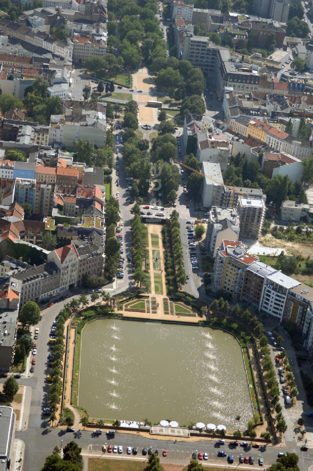 Berlin von oben - Engelsbecken im Stadtentwicklungsgebiet Luisenstadt zwischen Mitte und Kreuzberg