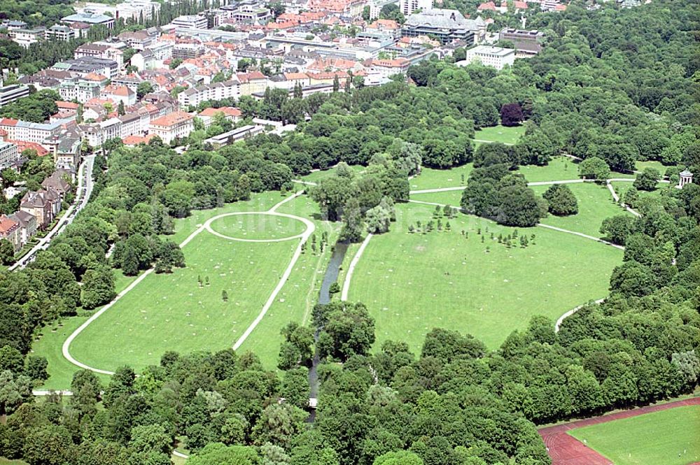 Luftbild München/ Bayern - Englischer Garten im Stadtzentrum von München.