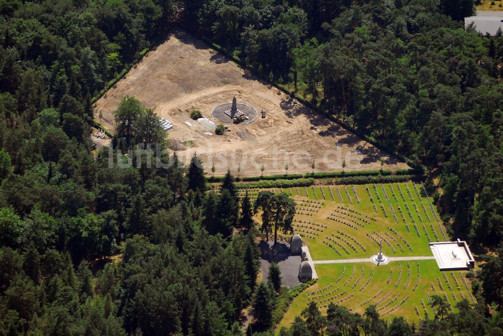 Stahnsdorf aus der Vogelperspektive: Englischer Soldatenfriedhof auf dem Südwestkirchhof Stahnsdorf