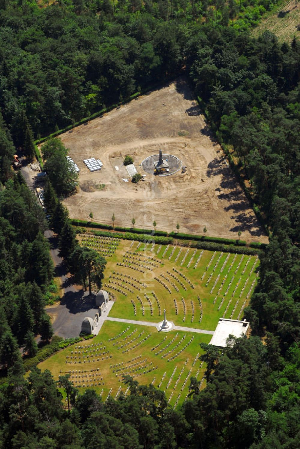 Stahnsdorf von oben - Englischer Soldatenfriedhof auf dem Südwestkirchhof Stahnsdorf