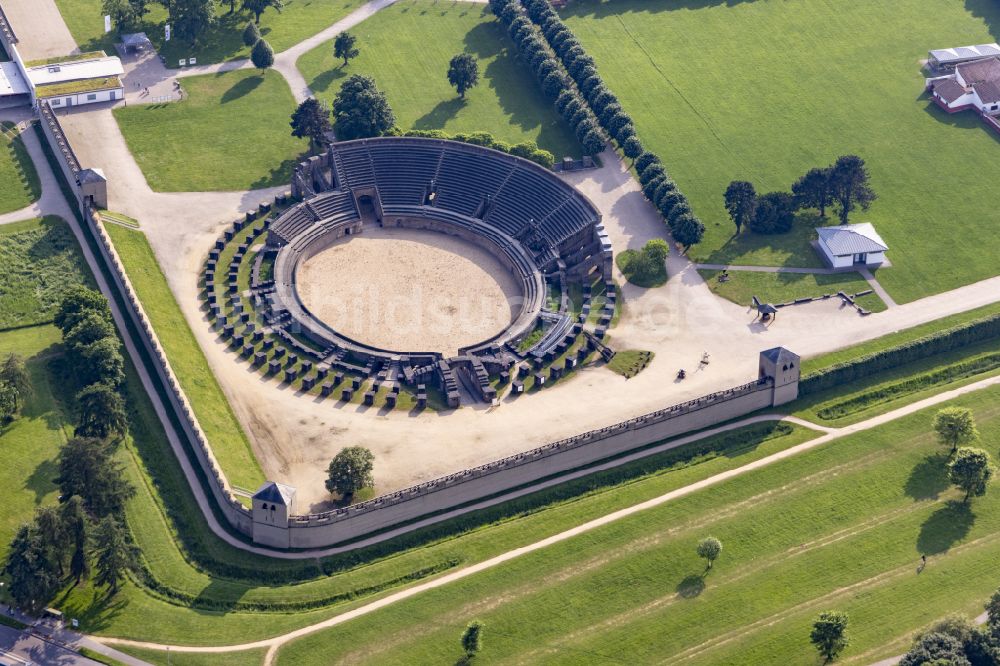 Xanten aus der Vogelperspektive: Ensemble des Amphitheater in Xanten im Bundesland Nordrhein-Westfalen, Deutschland