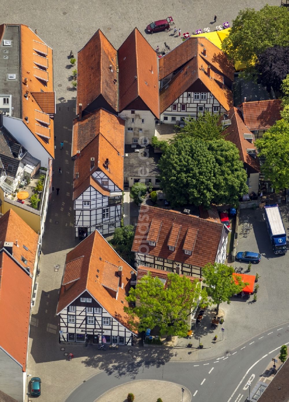 Luftaufnahme Soest - Ensemble der Fachwerkhäuser Am Markt mit Wilder Mann in Soest im Bundesland Nordrhein-Westfalen