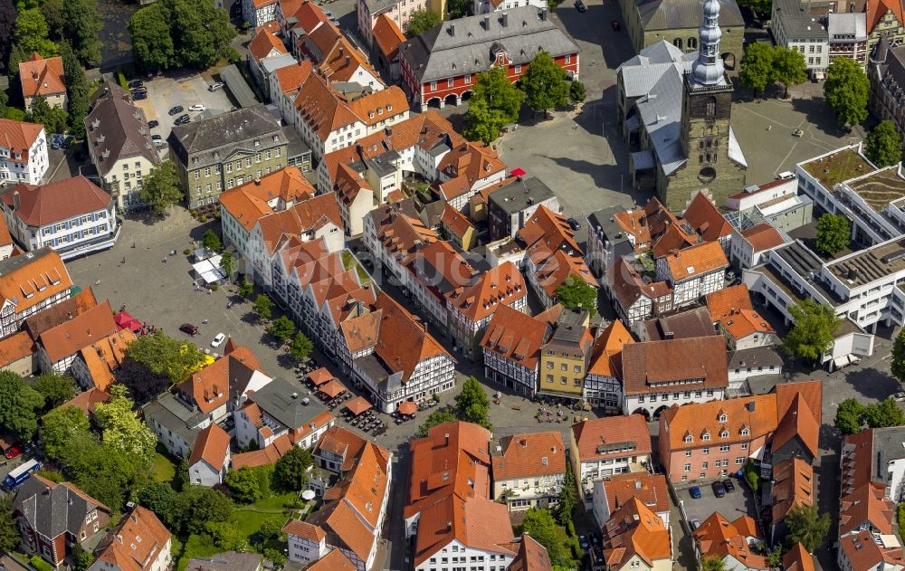 Soest von oben - Ensemble der Fachwerkhäuser Am Markt mit Wilder Mann in Soest im Bundesland Nordrhein-Westfalen