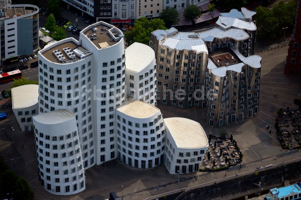 Luftaufnahme Düsseldorf - Ensemble Gehry Bauten - Neuer Zollhof im Medienhafen am Ufer des Rhein in Düsseldorf im Bundesland Nordrhein-Westfalen, Deutschland