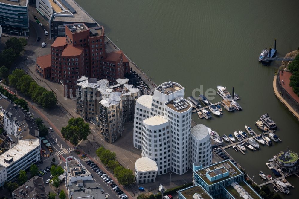 Luftbild Düsseldorf - Ensemble Gehry Bauten - Neuer Zollhof im Medienhafen am Ufer des Rhein in Düsseldorf im Bundesland Nordrhein-Westfalen, Deutschland