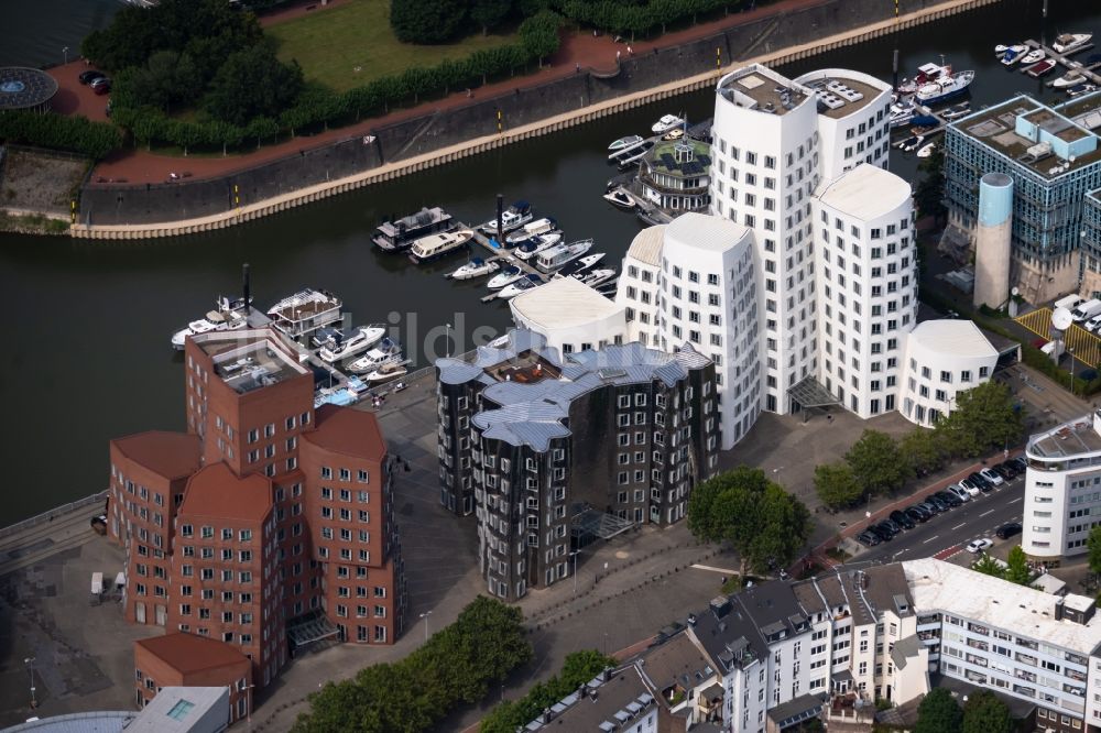 Luftaufnahme Düsseldorf - Ensemble Gehry Bauten - Neuer Zollhof im Medienhafen am Ufer des Rhein in Düsseldorf im Bundesland Nordrhein-Westfalen, Deutschland