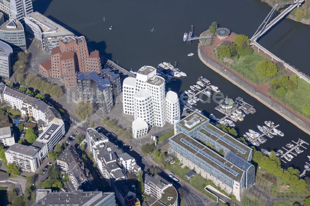 Unterbilk von oben - Ensemble Gehry Bauten - Neuer Zollhof im Medienhafen am Ufer des Rhein in Düsseldorf im Bundesland Nordrhein-Westfalen, Deutschland