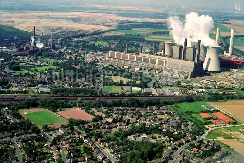 Bergheim aus der Vogelperspektive: Ensemble der Heizkraftwerke und Abgastürme der RWE Kohle- Kraftwerke bei Neurath und Niederaußem in Nordrhein-Westfalen