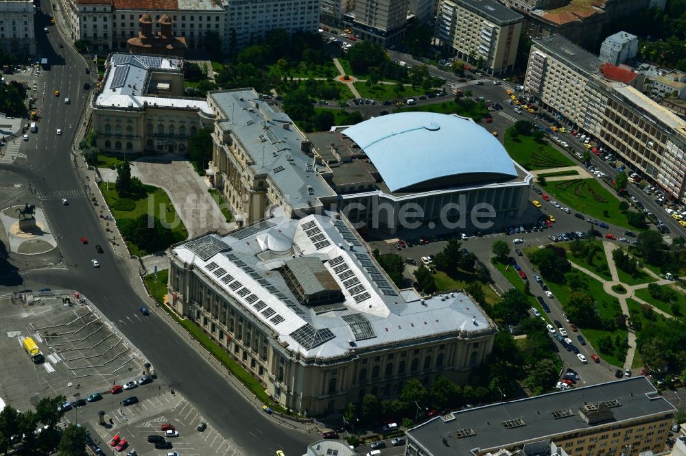 Luftaufnahme Bukarest - Ensemble des The National Museum of Art of Romania und der Veranstaltungshalle Sala Palatului im Stadtzentrum der Hauptstadt Bukarest in Rumänien