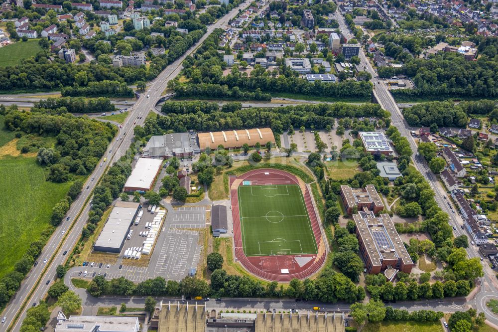 Castrop-Rauxel aus der Vogelperspektive: Ensemble der Sportplatzanlagen an der Bahnhofstraße in Castrop-Rauxel im Bundesland Nordrhein-Westfalen, Deutschland