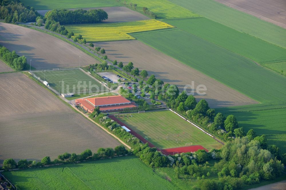 Bergkamen aus der Vogelperspektive: Ensemble der Sportplatzanlagen in Bergkamen im Bundesland Nordrhein-Westfalen