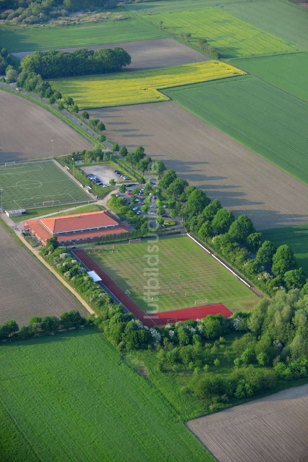 Luftaufnahme Bergkamen - Ensemble der Sportplatzanlagen in Bergkamen im Bundesland Nordrhein-Westfalen