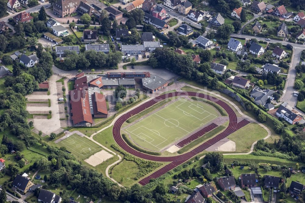 Luftaufnahme Eutin - Ensemble der Sportplatzanlagen der Berufsschule Eutin in Eutin im Bundesland Schleswig-Holstein