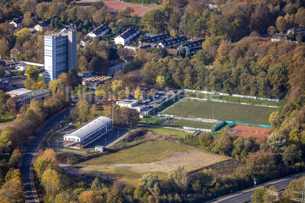 Hagen aus der Vogelperspektive: Ensemble der Sportplatzanlagen Bezirkssportanlage Emst in Hagen im Bundesland Nordrhein-Westfalen, Deutschland