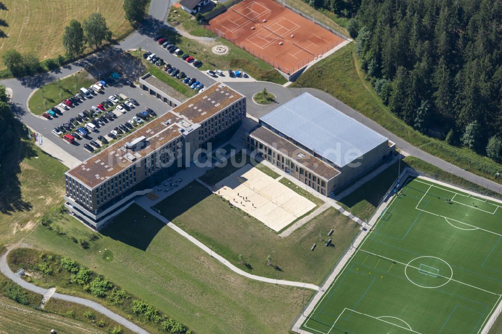 Bischofsgrün aus der Vogelperspektive: Ensemble der Sportplatzanlagen BLSV Sportcamp Nordbayern in Bischofsgrün im Bundesland Bayern, Deutschland