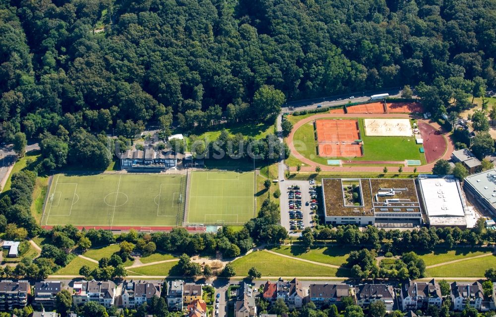 Luftaufnahme Düsseldorf - Ensemble der Sportplatzanlagen Borussia Düsseldorf am Staufenplatz in Düsseldorf im Bundesland Nordrhein-Westfalen