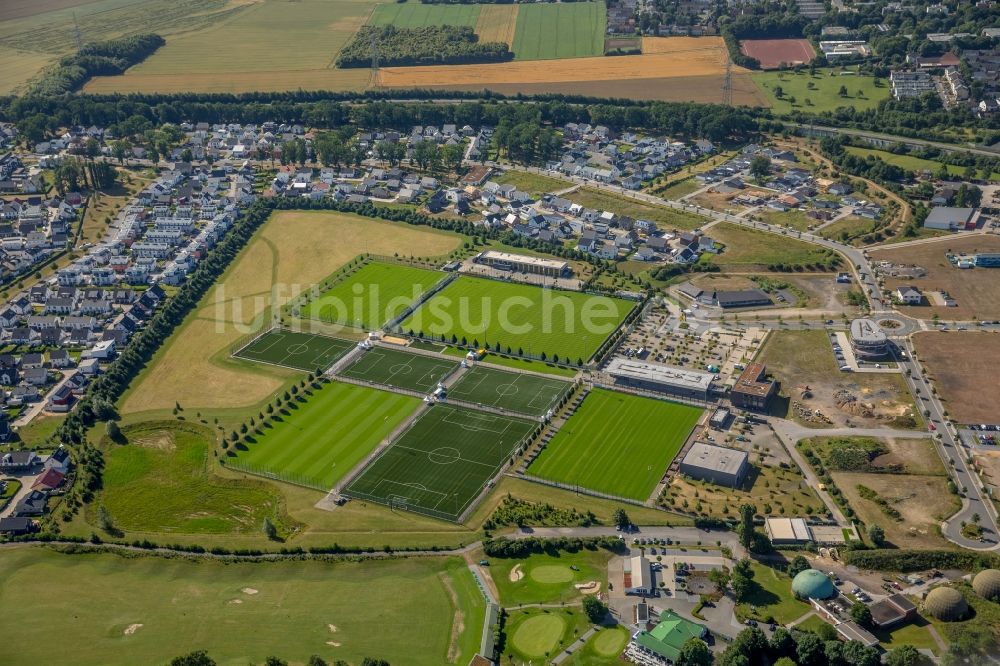 Luftbild Dortmund - Ensemble der Sportplatzanlagen des BVB Trainingszentrum an der Adi-Preißler-Allee im Ortsteil Brackel in Dortmund im Bundesland Nordrhein-Westfalen, Deutschland