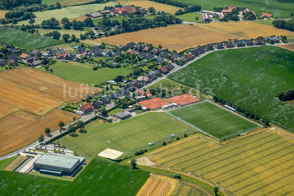 Luftaufnahme Sendenhorst - Ensemble der Sportplatzanlagen des DJK Grün-Weiß Albersloh 1954 e.V. in Sendenhorst im Bundesland Nordrhein-Westfalen, Deutschland