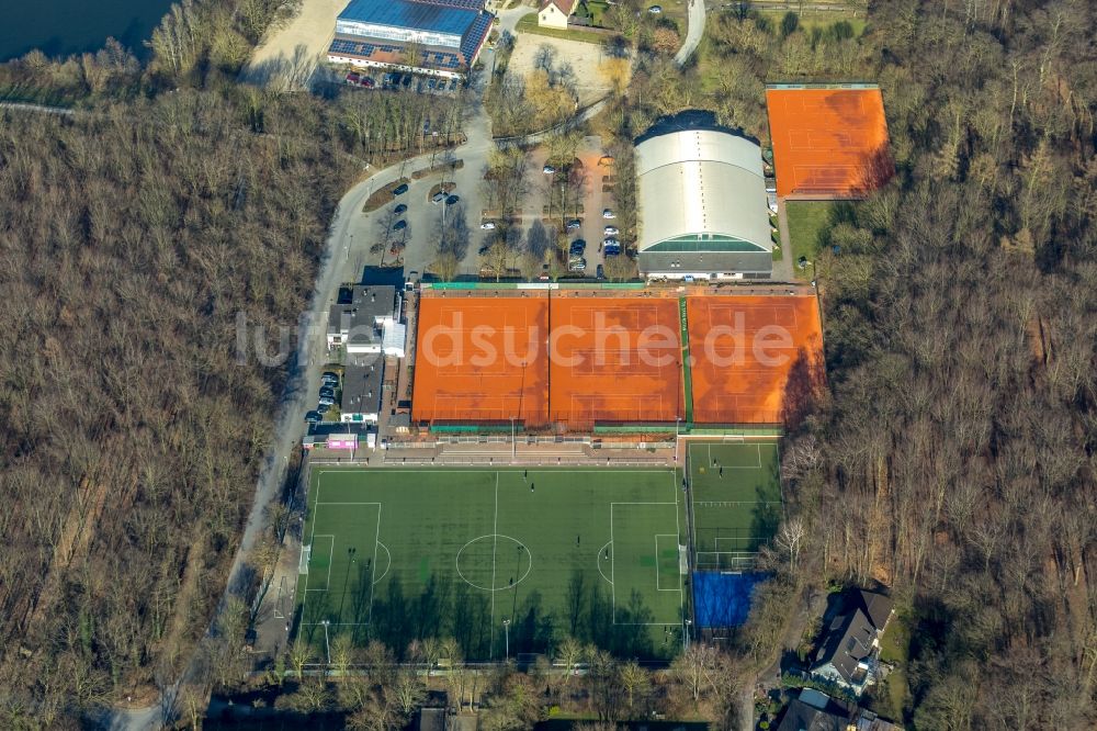 Luftaufnahme Dinslaken - Ensemble der Sportplatzanlagen an der Dorfstraße in Dinslaken im Bundesland Nordrhein-Westfalen, Deutschland