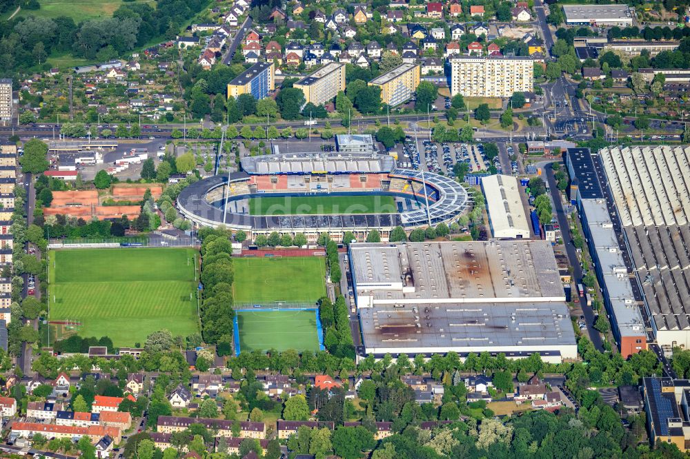 Braunschweig aus der Vogelperspektive: Ensemble der Sportplatzanlagen Eintracht Braunschweig in Braunschweig im Bundesland Niedersachsen, Deutschland