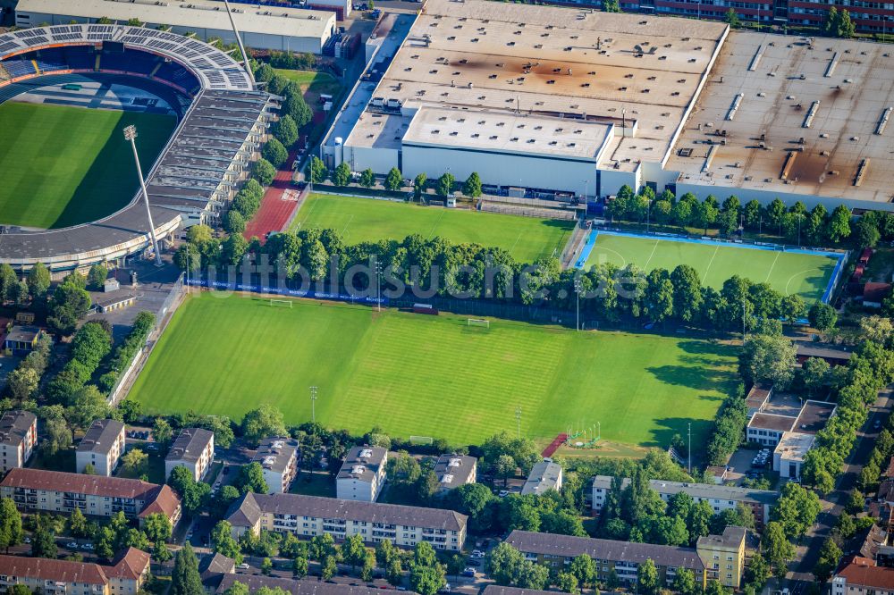 Luftbild Braunschweig - Ensemble der Sportplatzanlagen Eintracht Braunschweig in Braunschweig im Bundesland Niedersachsen, Deutschland