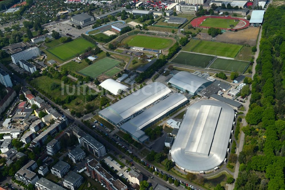 Luftaufnahme Berlin - Ensemble der Sportplatzanlagen und ...