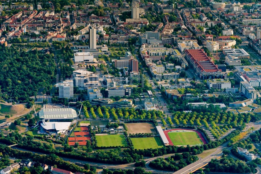 Karlsruhe von oben - Ensemble der Sportplatzanlagen und Europahalle in Karlsruhe im Bundesland Baden-Württemberg, Deutschland