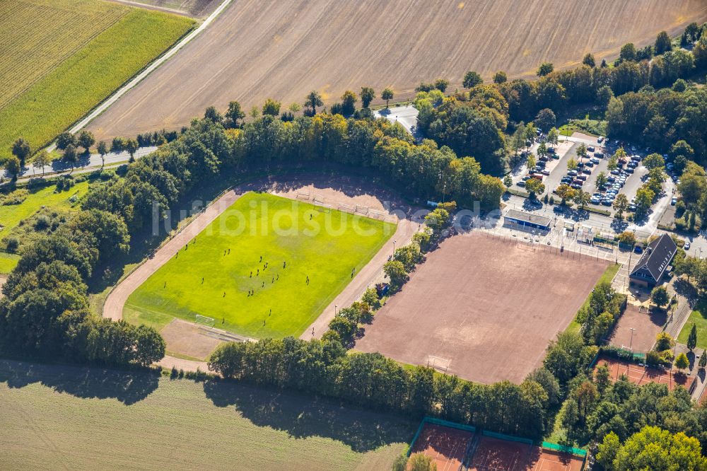 Pelkum aus der Vogelperspektive: Ensemble der Sportplatzanlagen und Freibad im Selbachpark in Pelkum im Bundesland Nordrhein-Westfalen, Deutschland