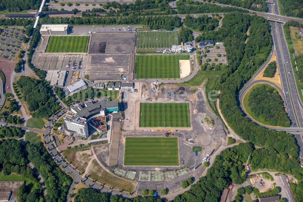 Gelsenkirchen von oben - Ensemble der Sportplatzanlagen des FC Gelsenkirchen-Schalke 04 e.V. in Gelsenkirchen Nordrhein-Westfalen, Deutschland